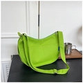 Sac bandoulière demi-lune en toile vert herbe avec poches avant et sangle réglable - Vert sans pendentif