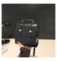 Zaino classico in pelle nera stile vintage con dettagli in metallo dorato - Nero