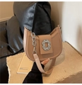 Borsa hobo a mezzaluna beige con fibbia in strass scintillanti e tracolla a catena - Cachi