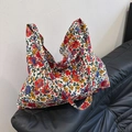 Bolso tote de lona con estampado floral vibrante en rojo y amarillo con doble asa - Estilo 3