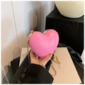 Bolso bandolera rosa en forma de corazón con cadena dorada y marco metálico - Rosa