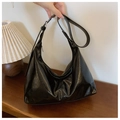Borsa hobo classica nera in pelle lucida con fibbia argento e tracolla regolabile - Nero