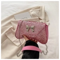 Roze crossbodytas met pailletten, zilveren strikdecoratie en metalen ketting - rozenroze