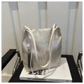 Elegante borsa tote bianca con ricamo floreale rosa e nappine stile tradizionale - Bianco Pittura Tradizionale