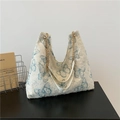 Sac fourre-tout en toile blanche avec motif papillon bleu et bandoulière en chaîne métal - Vert