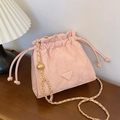 Rosa gesteppte Kordelzug-Beuteltasche mit goldener Kette und Metallkugel-Versteller - Rosa