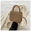 Beigefarbene Stepptasche mit Rautenmuster und Tragegriff für einen edlen Vintage-Look - Khaki