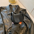 Mini borsa a tracolla nera minimalista in pelle PU con patta e cinturino sottile - Nero