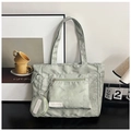 Grande borsa tote verde chiaro con stampa orso e portamonete rotondo abbinato - Verde