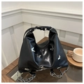 Bolso de hombro negro en cuero sintético con mariposas plateadas y correa de cadena - Negro