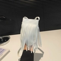 Sac seau blanc en similicuir avec de longues franges et une texture grainée chic - Blanc