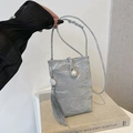 Bolso bandolera plateado plisado para móvil con hebilla de perla y borlas largas - Plateado