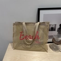 Borsa da spiaggia in rete beige con scritta Beach Vibes rossa e manici intrecciati - Cachi Con Scritte Rosa