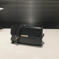 Bolso de hombro de cuero encerado negro con herrajes dorados y correa de cadena chic - Negro