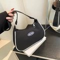 Borsa a mezzaluna nera in nylon con piping bianco e logo per un look sportivo - Nero