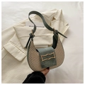 Sac hobo tissé en paille marron clair avec des détails en velours côtelé vert foncé - Vert