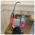 Sac hobo tissé coloré avec motifs géométriques et boucle dorée élégante pour femme - Bleu Multicolore