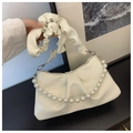 White faux leather shoulder bag with crocodile pattern and pearl chain strap - Off White