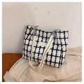 Zwart-witte geruite tweed shopper met kunstlederen handvatten en zilveren ketting - Zonder Hanger / Wit Geblokt