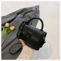 Minimalistische schwarze Kunstleder Handtasche mit Rundgriff und goldener Schnalle - Schwarz