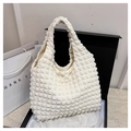 Elegante borsa tote bianco crema con trama a bolle e tracolla dal design minimal - Bianco Sporco