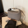Elegante borsa a tracolla in twill grigio con fibbia dorata per il pendolarismo e stile casual - Nero