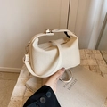 Piccola borsa quadrata in tessuto beige con finiture dorate e manico superiore - Bianco
