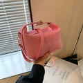 Elegant red and white woven box bag with golden metal clasp and detachable strap - Pink