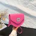 Sac bandoulière magenta avec boucle carrée en strass et bandoulière réglable - Rose rouge