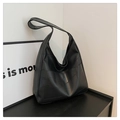 Große schwarze Tragetasche mit asymmetrischer Kunstleder-Struktur im Minimal-Stil - Schwarz