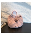 Bolso bandolera de nailon rosa con cordón, ajuste negro y correa ancha de tela - Rosa