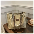 Bolso tote grande de lona verde vintage con cadena de perlas y correas de cuero - Caqui