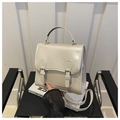 Sac à bandoulière en similicuir blanc crème avec doubles boucles et sangle amovible - Blanc Cassé