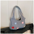 Bolso tote de mezclilla azul claro con parches de corazones y ribete metálico plateado - Azul
