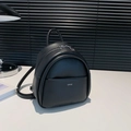 Mini mochila elegante de cuero PU negro con cremalleras plateadas y asa superior - Negro