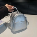 Mini mochila plateada metalizada con doble cierre de cremallera y correas ajustables - Plateado
