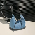 Borsa tote in denim blu con fiocco in pelle nera e spallacci per uno stile casual - Blu