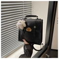 Detail der schwarzen Vintage PU-Ledertasche mit Hundestickerei und Plüschbär-Anhänger - Mit Anhänger (Mit Anhänger Schwarz) / Schwarz