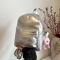 Silberner kleiner Rucksack aus PU-Leder mit rosa Plüschanhänger und Reißverschluss - Silber Mit Anhänger