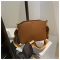 Borsa a spalla minimalista in pelle PU marrone con ampia tracolla in tessuto kaki e oro - Marrone