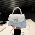 Weiße Leder-Handtasche mit Schmetterlingsdruck, Schleifenschnalle und Schultergurt - Rosa