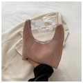 Bolso de hombro plisado rosa con asa de cuentas acrílicas y textura de seda fina - Rosa