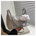 Sac bandoulière argenté plissé avec papillons et breloque en peluche nuage blanc - Argent avec pendentif