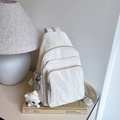 Bolso bandolera de nailon blanco crema con textura plisada y colgante de perro lindo - Blanco Con Colgante