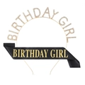 Detail von roségoldenem BIRTHDAY GIRL Haarreif und schwarzer Schärpe mit Goldaufdruck - Gold