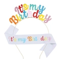 Detalle de diadema metálica dorada y banda blanca brillante con texto de cumpleaños - Blanco con letras de colores