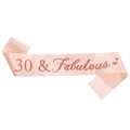 Dettaglio della fascia di compleanno 30 & Fabulous in raso rosa con scritte glitter - 30 & Fabulous Oro Rosa (4983394485825)
