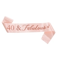 Dettaglio della scritta 40 & Fabulous glitter oro rosa su fascia in raso - 40 & Fabulous Oro Rosa (4983394485826)
