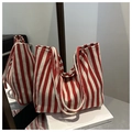 Borsa tote in tela a righe verticali rosse e bianche con chiusura a scatto in metallo - Rosso
