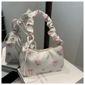 Borsa a spalla floreale con rose rosa, fiocchi e un manico arricciato bianco scrunchie - Bianco